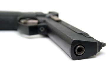 silah beyaz arkaplanda izole edildi.