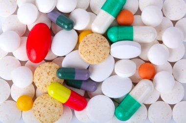 çok sayıda renkli hapları