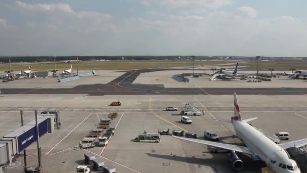 Tijdspanne van de luchthaven frankfurt Duitsland — Stockvideo