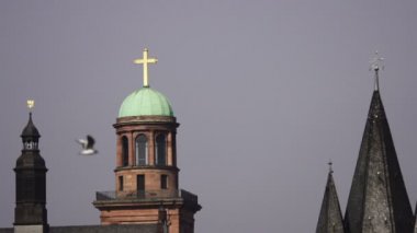 kuş uçar tarafından kilise çan kulesi