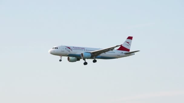 Австрійські авіалінії підхід — стокове відео