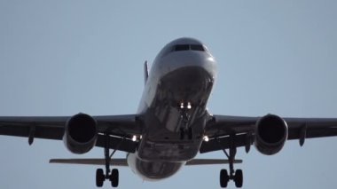 uçak gece yavaş iniş