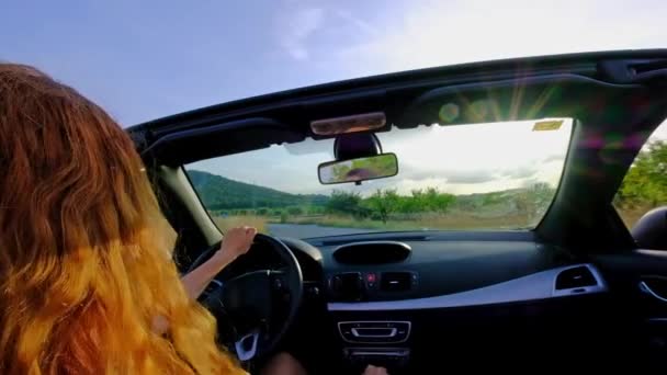 Woman is driving a convertible car. Close up of a woman. — Stockvideo