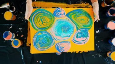 Sıvı resim çizimi. Sıvı akrilik renkli arkaplan. 