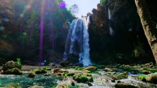Beautiful Large Waterfall Sunbeams Lens Flare Rocks Stones Green Trees — Stockvideo