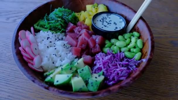 Gros Plan Bol Poke Salade Bol Sur Une Table Bois — Video