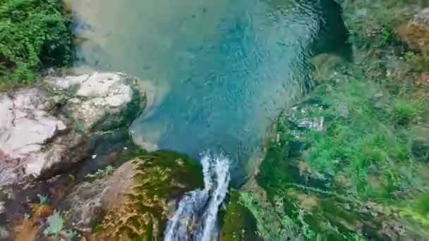 Beautiful Waterfall Rocks Stones Green Moss Horizontal Video Turquoise Color — 图库视频影像