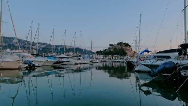 Boats Standing Harbor Dusk Time Day Still Blue Water Clear — Stok video