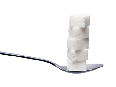 çay kaşığı şeker küpleriyle