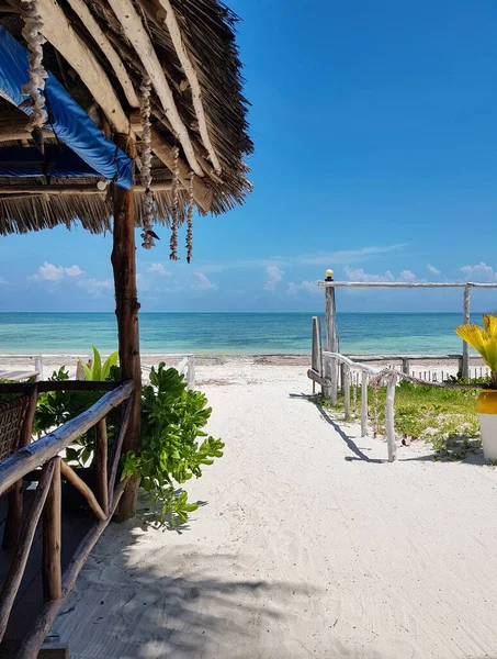 Beautiful White Oken Beach Sunny Day Resting Place Canopy Sun — Fotografia de Stock