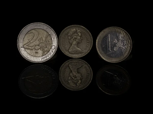 Euromincí a? Libra mince — Stock fotografie