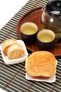 pasta, kupa ve demlik çay