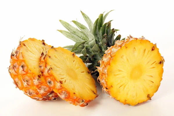 Skivad ananas — Stockfoto