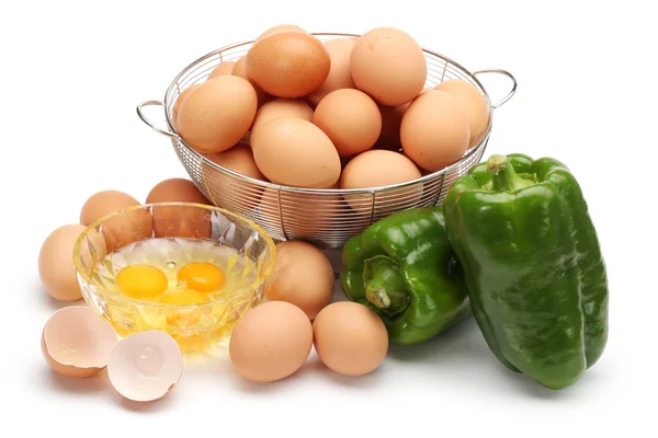 Ägg och färsk grön paprika — Stockfoto