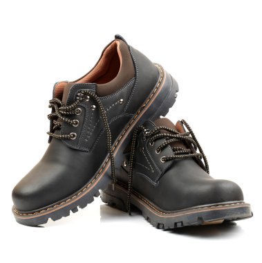 adamın siyah ayakkabı