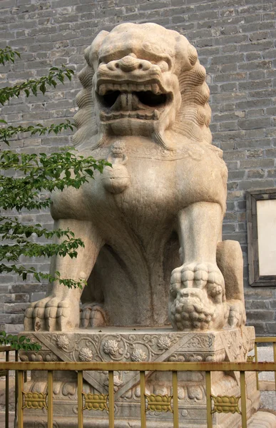 Скульптура Каменного льва — стоковое фото