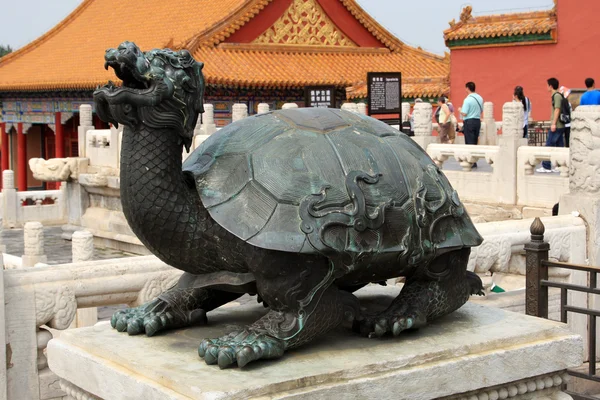 Koperen schildpad in de verboden stad in Peking — Stockfoto