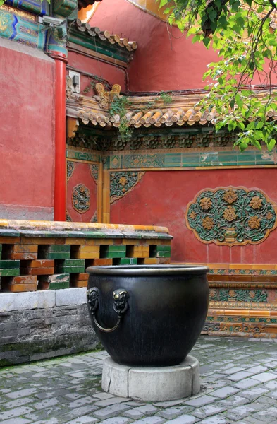 Water tank in forbidden city — Stock Photo, Image