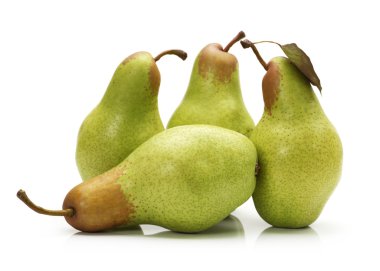 Beyaz arka plan üzerinde izole lezzetli armut