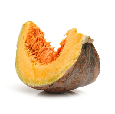 beyaz arkaplanda turuncu balkabağı