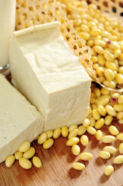 mutfak masasında soya ve soya fasulyesi