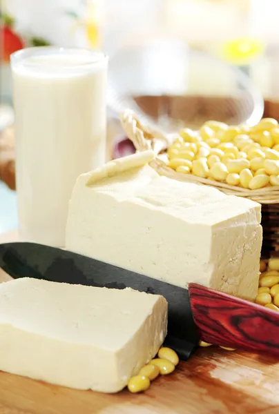 Tofu et soja sur table de cuisine — Photo