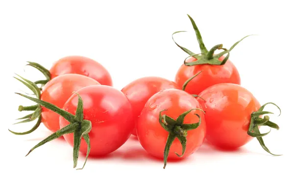 Tomate cereza pequeño sobre fondo blanco — Foto de Stock