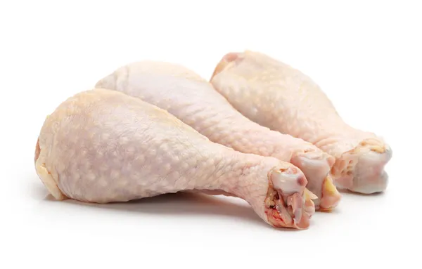 Rå kyckling ben på en vit bakgrund — Stockfoto