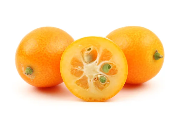 Kumquat close-up isolado em branco — Fotografia de Stock