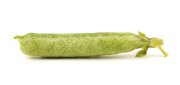 Zralá hrášková zelenina. Izolováno na bílém pozadí — Stock fotografie