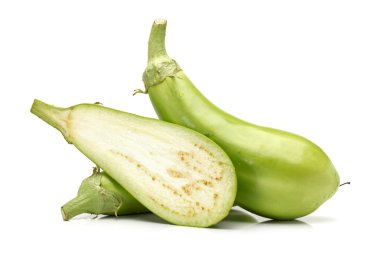 Patlıcan, beyaz arkaplanda izole edildi