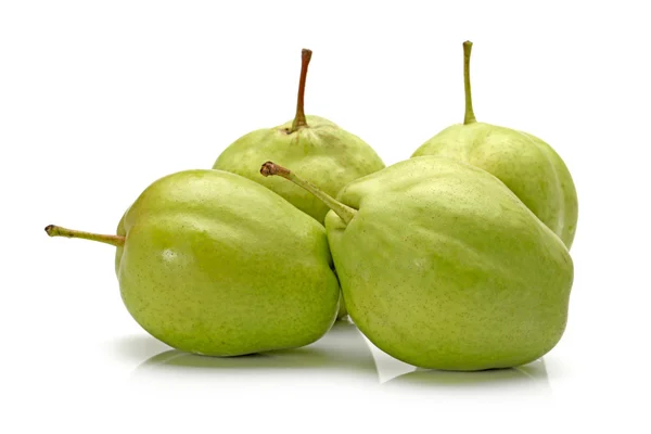 Pêra verde sobre fundo branco. Fruta isolada (saúde). Fruta saudável com vitaminas . — Fotografia de Stock