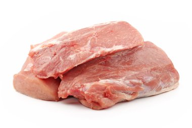 beyaz zemin üzerine taze çiğ domuz