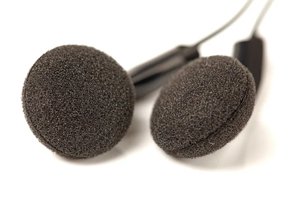 Schwarzer In-Ear-Kopfhörer isoliert auf weißem Hintergrund — Stockfoto