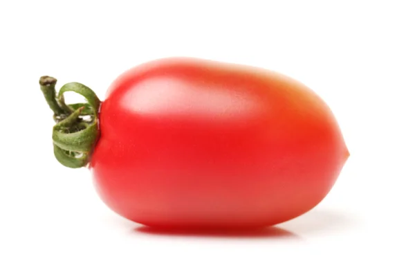 Tomate cereza pequeño sobre fondo blanco — Foto de Stock