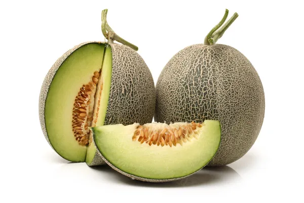 Melone reticolato su sfondo bianco — Foto Stock