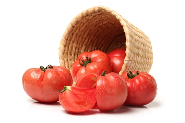Tomate rojo fresco sobre fondo blanco —  Fotos de Stock