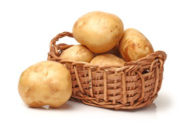 beyaz arkaplanda patates