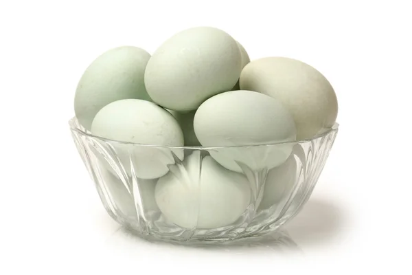 Ovos de pato salgados sobre fundo branco — Fotografia de Stock