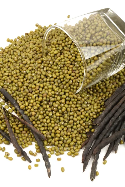 Mung beans on white background — Stock Photo, Image
