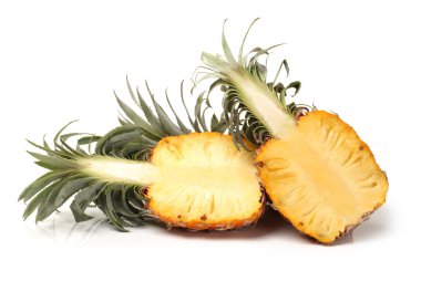 Beyaz arkaplanda ananas