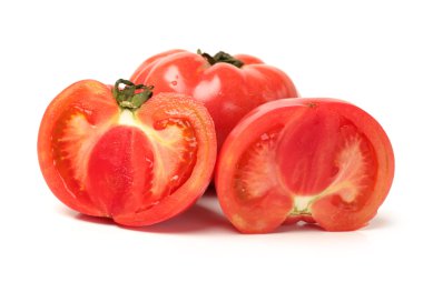 Beyaz arkaplanda domates