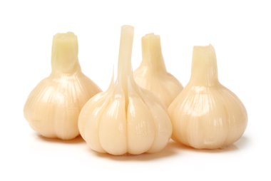 tatlı ve ekşi sarımsak beyaz zemin üzerine