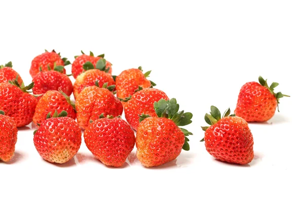 흰색 바탕에 아름 다운 딸기 — 스톡 사진