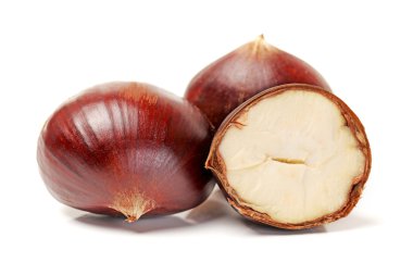 Beyaz arka planda tatlı kestane