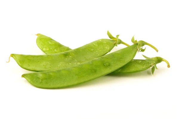 Vegetales de guisante maduro sobre fondo blanco —  Fotos de Stock