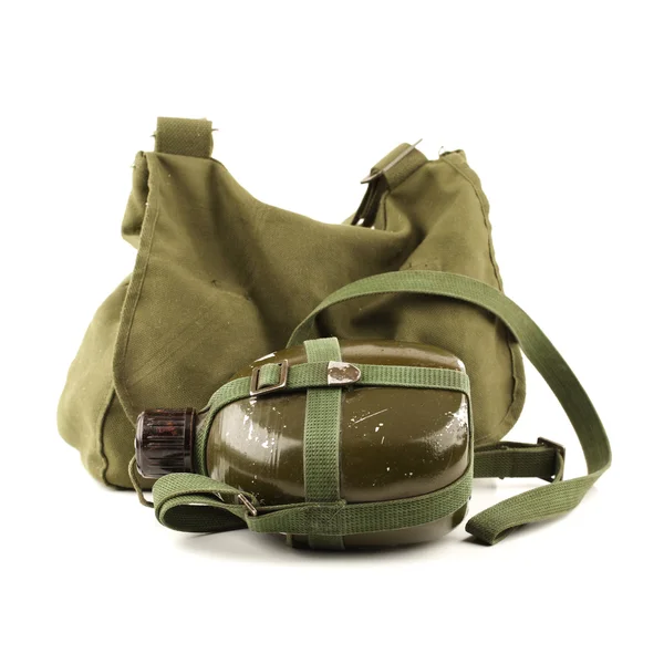 Ludowa Armia Wyzwolenia wojskowych czajnik. Wojskowy plecak na białym tle — Zdjęcie stockowe