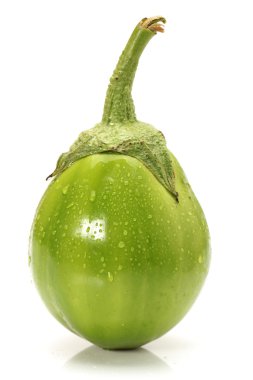 Patlıcan, beyaz arkaplanda izole edildi