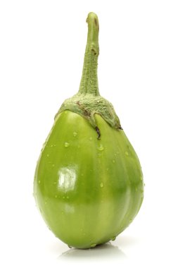 Patlıcan, beyaz arkaplanda izole edildi