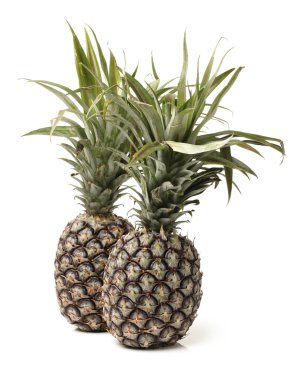 Beyaz arkaplanda ananas